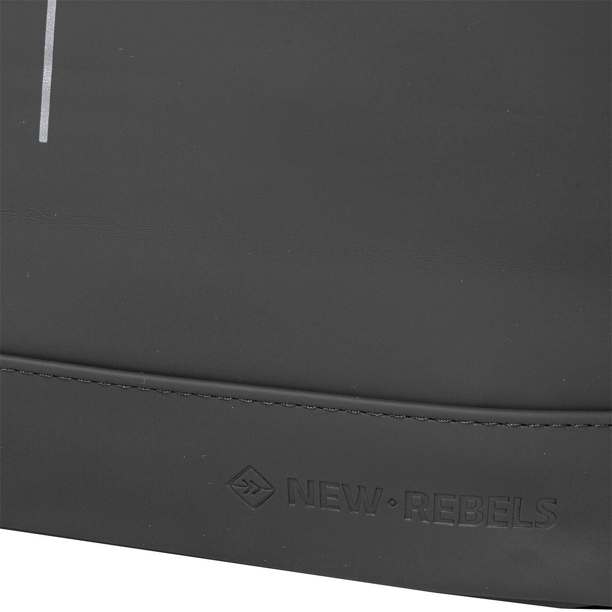 New Rebels New York Rolltop Rucksack Schwarz – wasserabweisend, 15" Laptopfach, 15 L