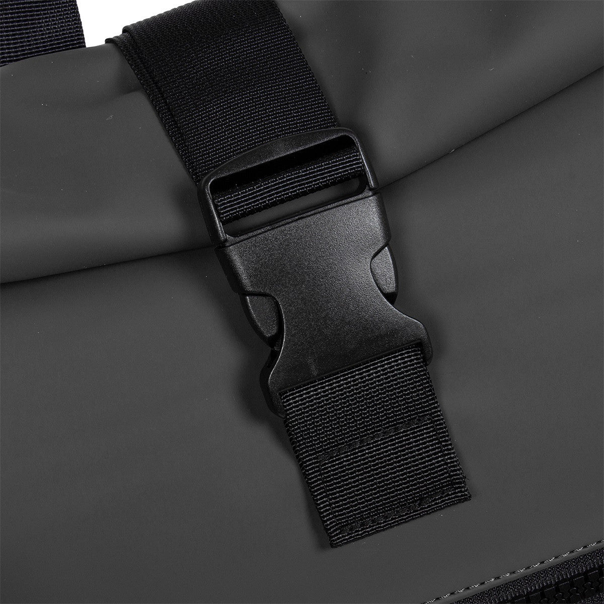 New Rebels New York Rolltop Rucksack Schwarz – wasserabweisend, 15" Laptopfach, 15 L