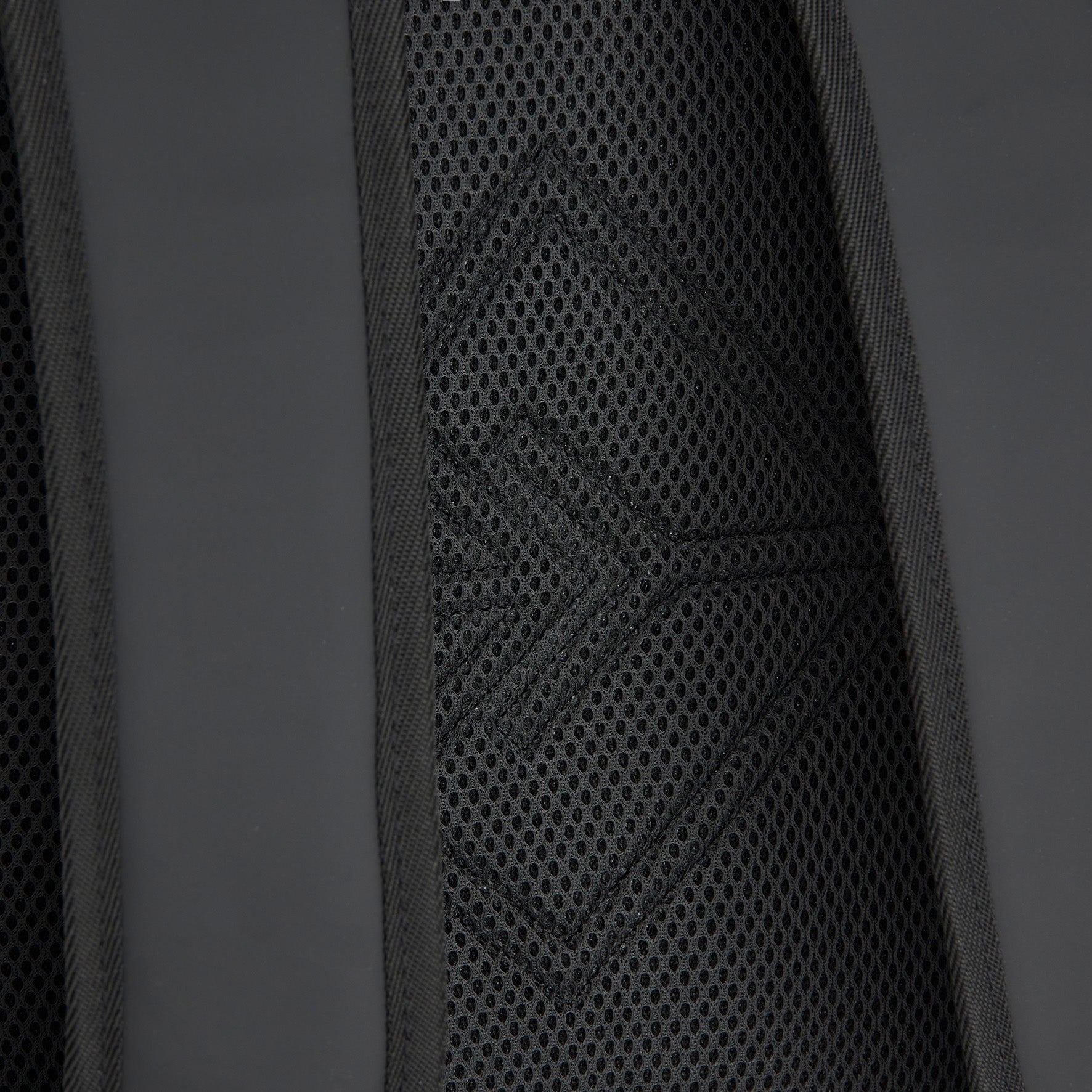 New Rebels Rucksack New York – Stylischer Rolltop mit Kunstmotiv Catface, wasserabweisend & praktisch