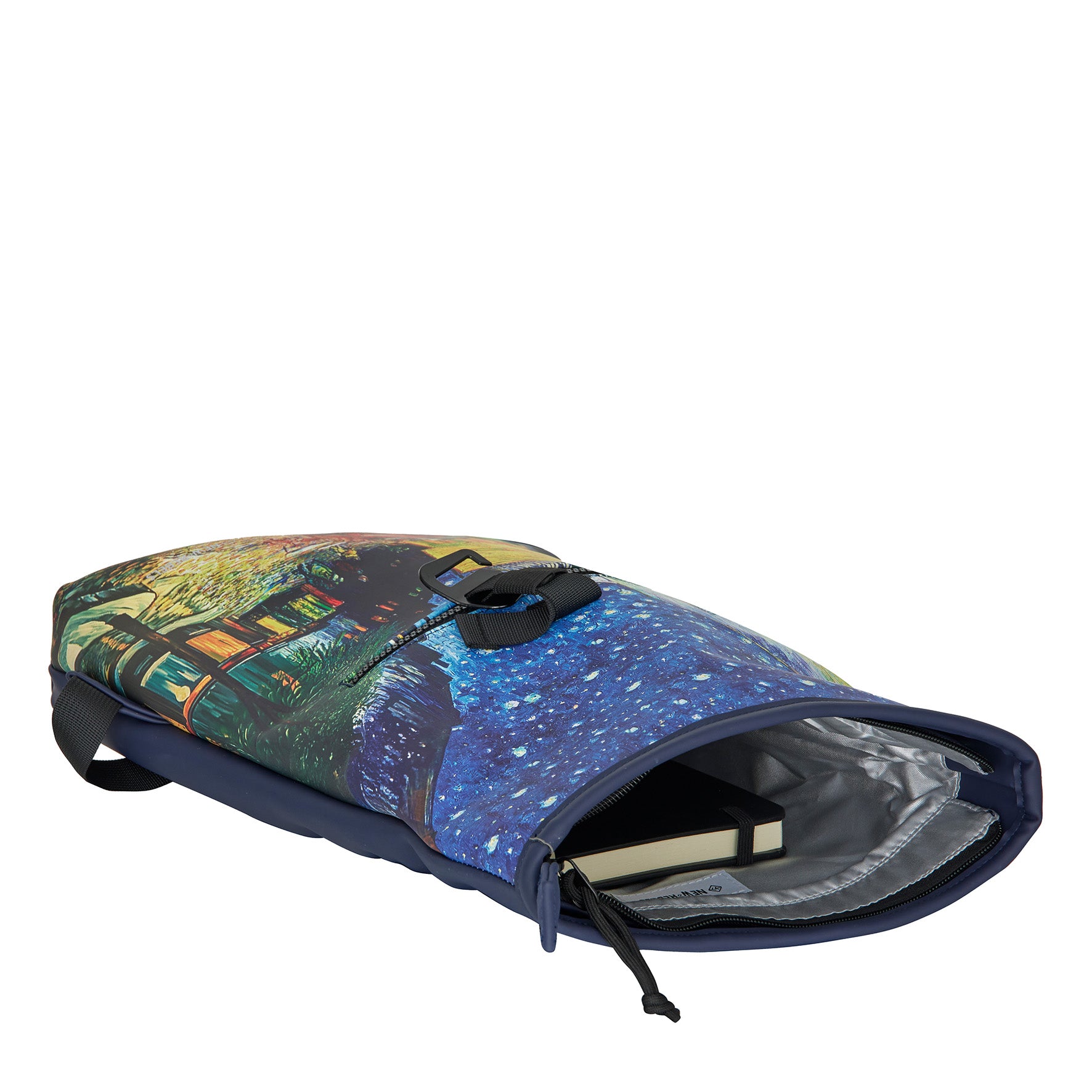 New Rebels Rolltop Cityrucksack Los Angeles – „Van Gogh Café“ – Künstlerischer Rolltop mit Gemälde-Print, Wasserabweisend & Praktisch