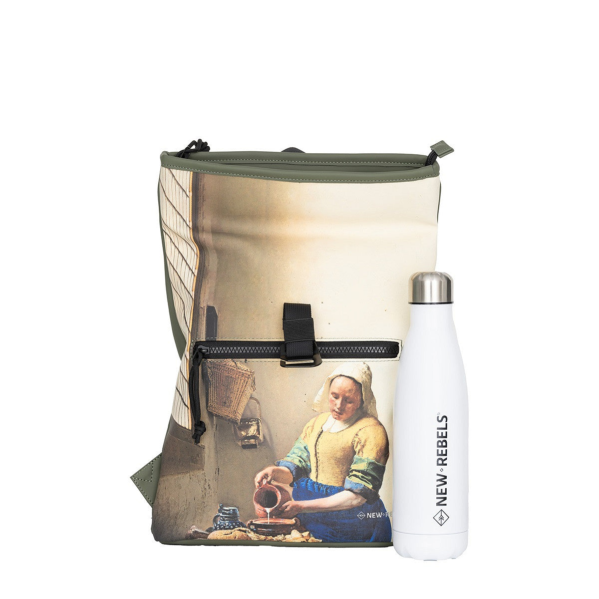 New Rebels Mart Art Roll Up City Rucksack Los Angeles Milkmaid II – Kunstvolles Design nach Vermeers „Das Milchmädchen“, wasserabweisend & praktisch