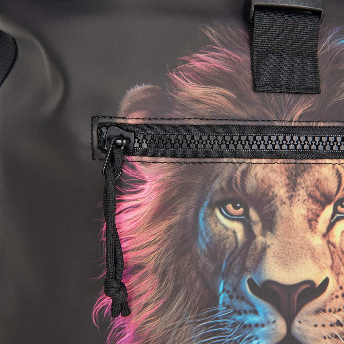 New Rebels New York Löwen Rucksack – Rolltop, wasserabweisend, 15" Laptopfach