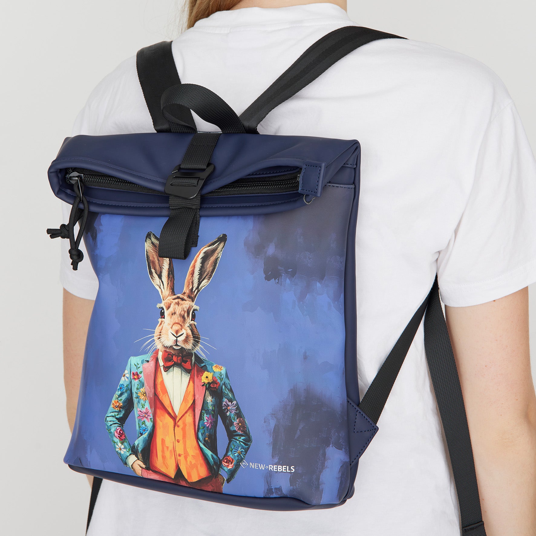 New Rebels Rolltop Cityrucksack Los Angeles – Stylischer Rolltop Rucksack mit Hasen-Design, Wasserabweisend & Praktisch