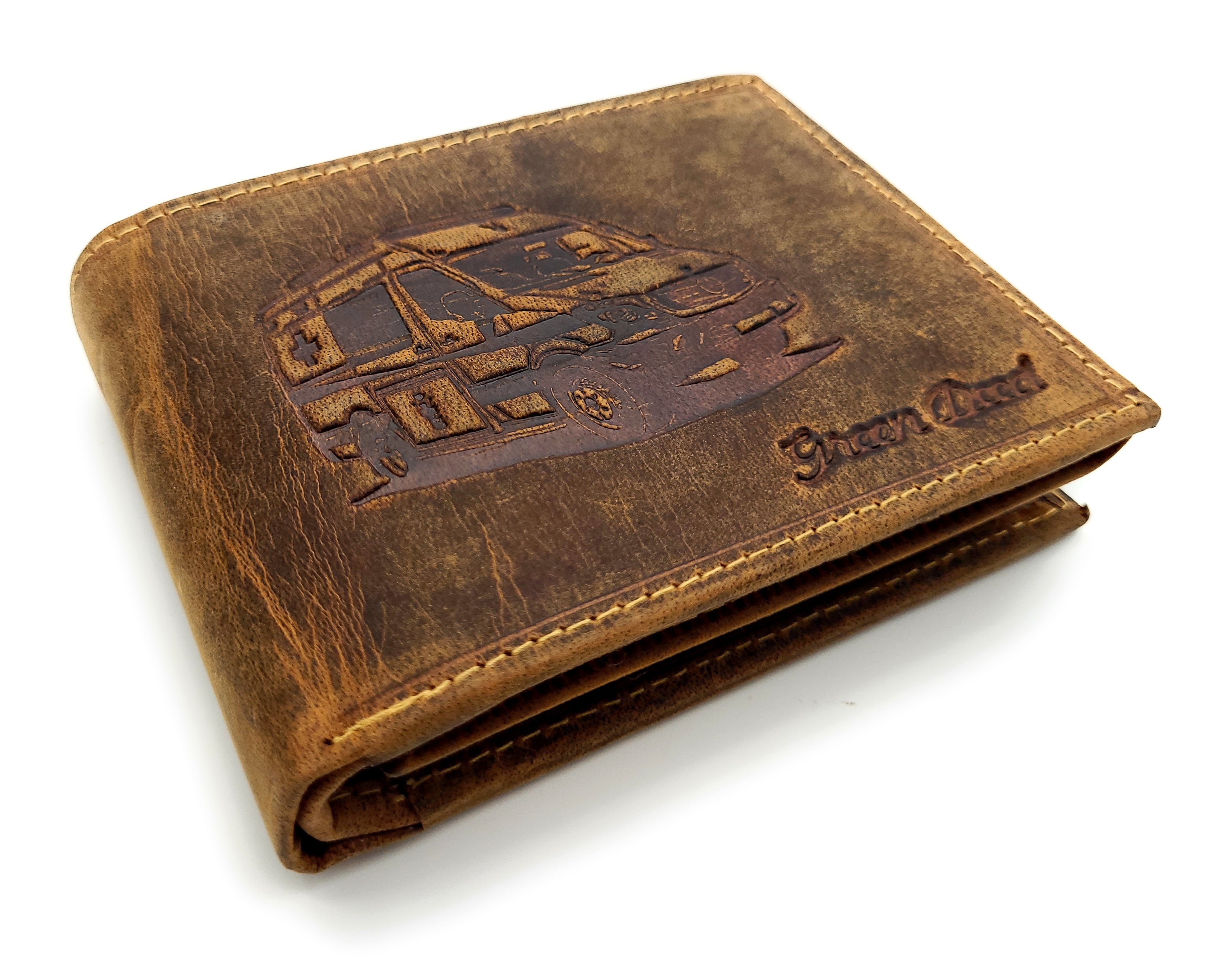 Green Deed Geldbörse aus Hunterleder – Dunkelbraun mit geprägtem Krankenwagen-Motiv & RFID-Schutz