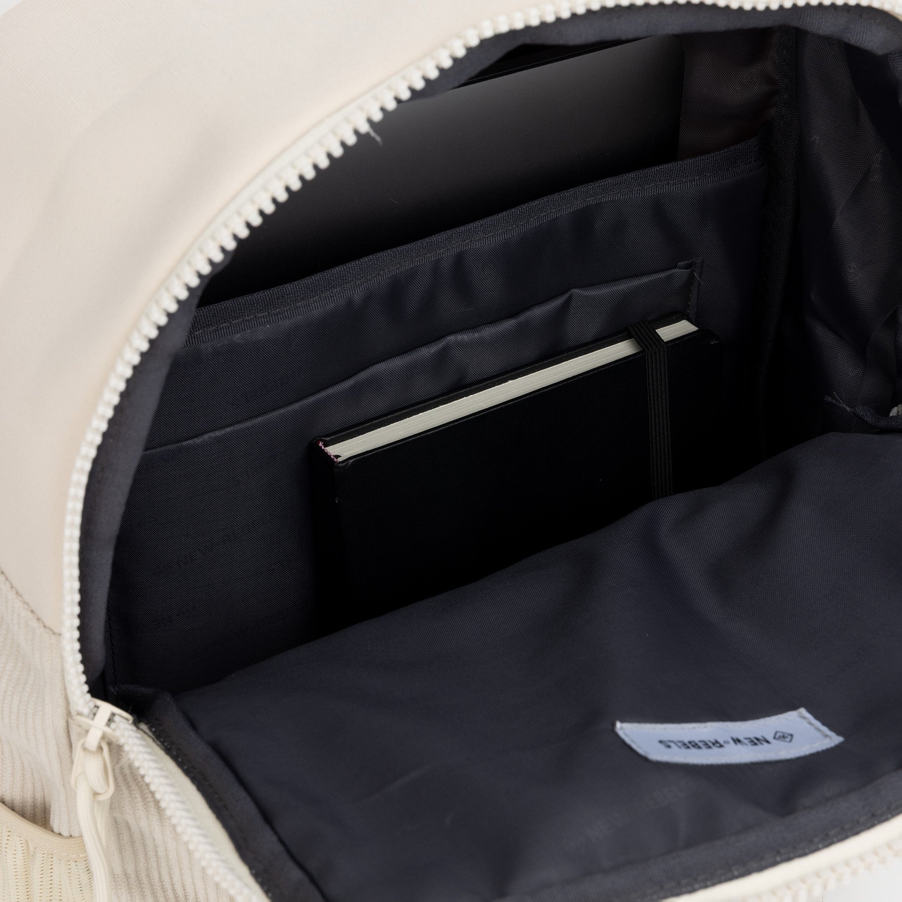 New Rebels Rucksack Ribbi Springfield mit Kordoptik und Tabletfach beige