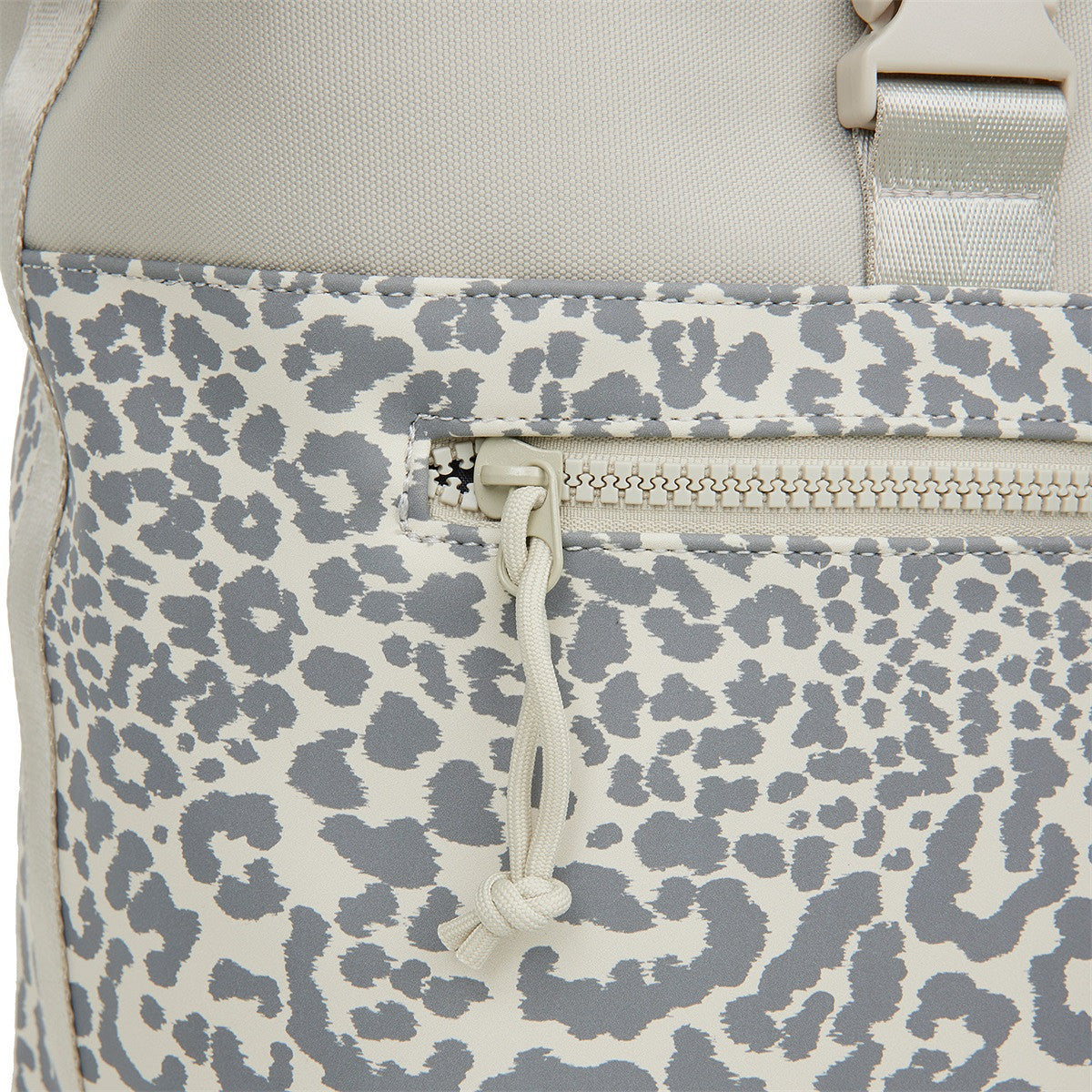 New Rebels Roll Up Rolltop Kurier Rucksack New York, wasserabweisend, Laptopfach Leopard