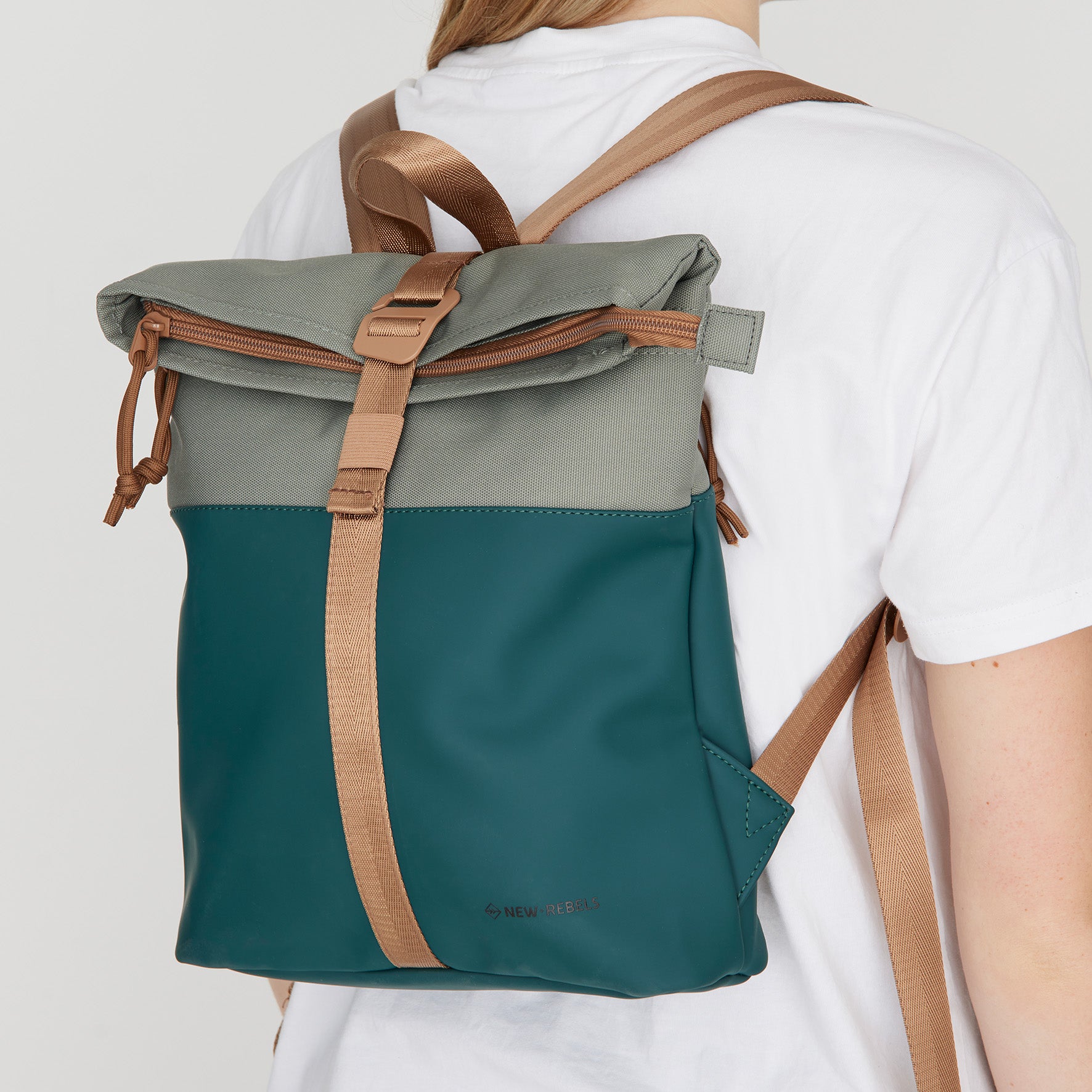 New Rebels Ferron Roll Up Rolltop City Rucksack Los Angeles wasserabweisend Petrol Grün Kupfer