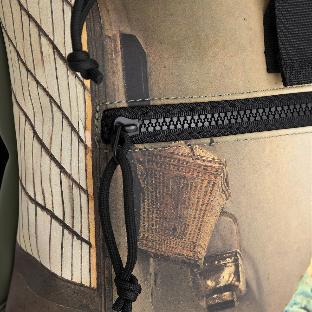 New Rebels Mart Art Roll Up City Rucksack Los Angeles Milkmaid II – Kunstvolles Design nach Vermeers „Das Milchmädchen“, wasserabweisend & praktisch