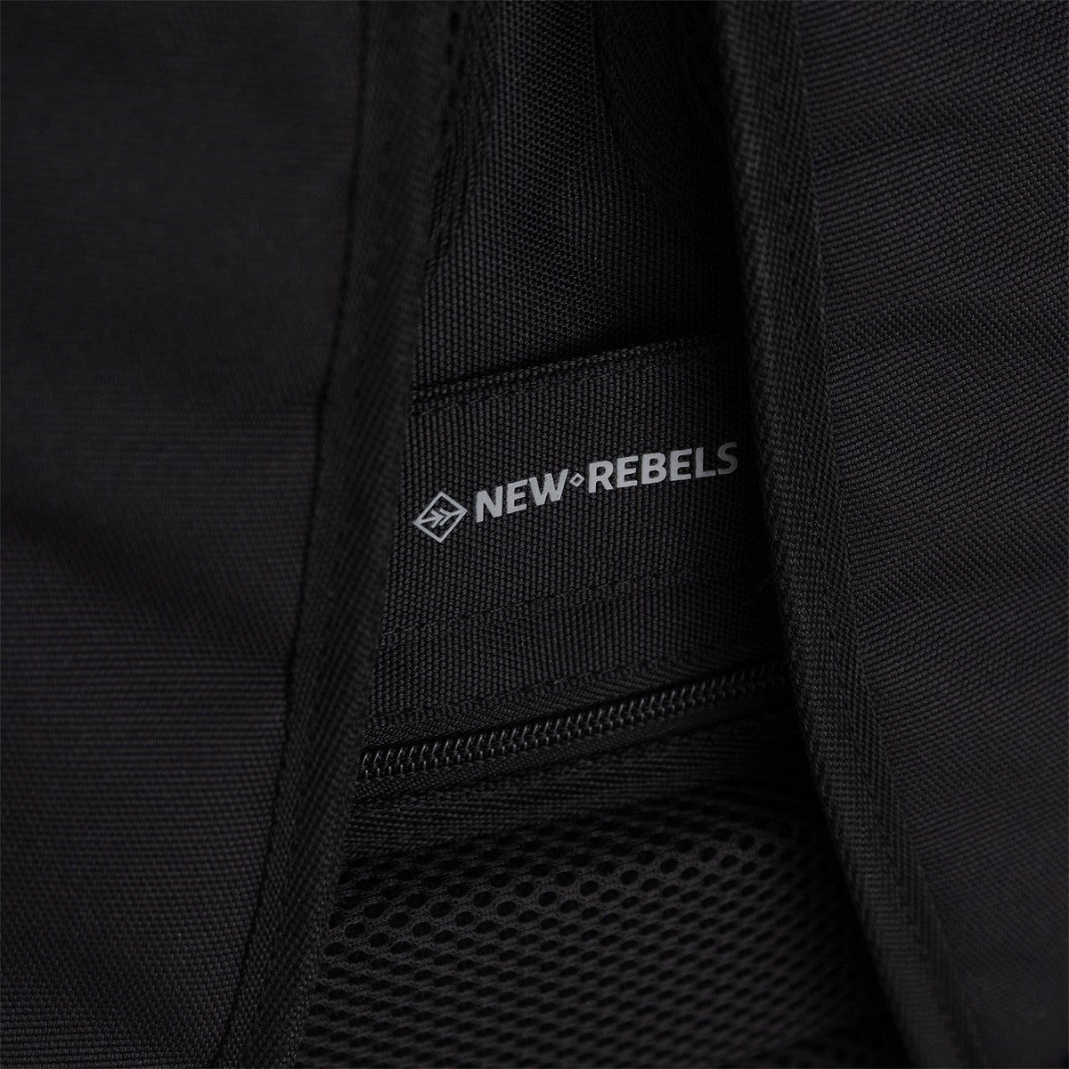 New Rebels® Tremont – Rucksack mit Laptopfach 15,5" | Serie Valor | Black Stone