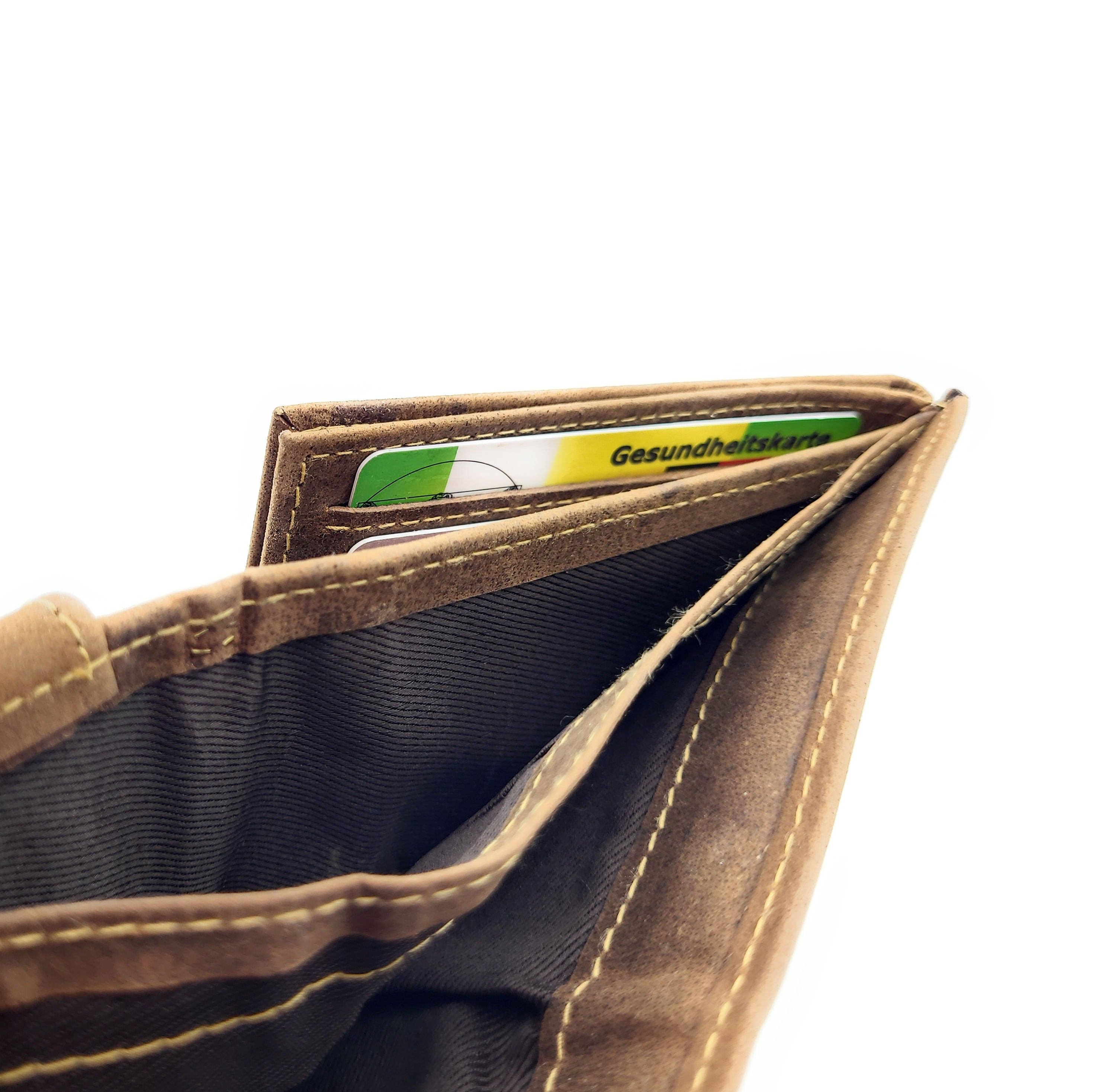 Green Deed Geldbörse aus Hunterleder – Dunkelbraun mit geprägtem Angler-Motiv & RFID-Schutz