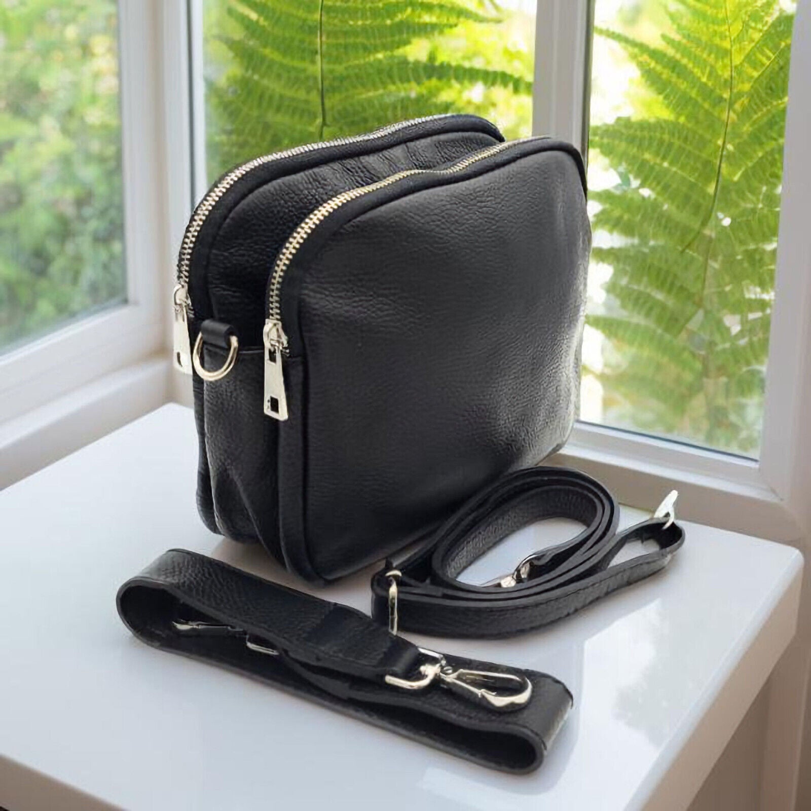 Elegante schwarze Echtleder-Handtasche für Damen – Made in Italy | Kleine Umhängetasche mit Schultergurt & Tragehenkel – zeitloses Design & hochwertige Verarbeitung