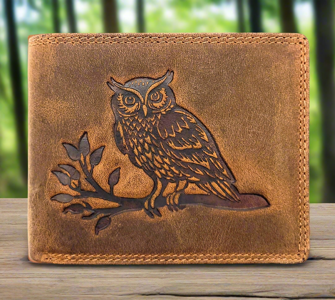 Lemasi Büffelleder Unisex Geldbörse mit Eulen-Prägung - RFID Schutz - 16 Fächer - Hunterleder Querformat