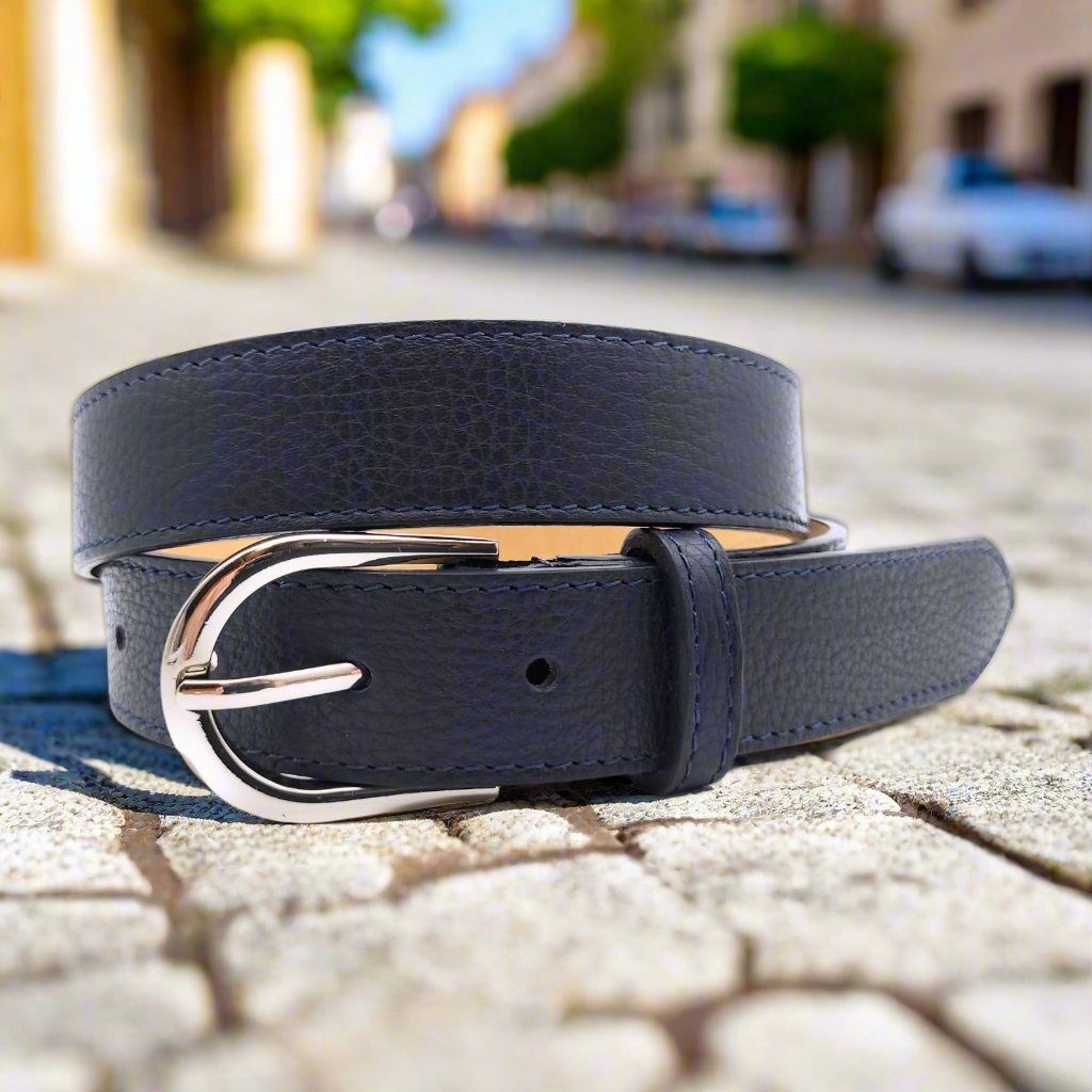 Echtledergürtel Made in Italy – ca. 30 mm breit, kürzbar, Metallschließe, genarbte Oberfläche, 5 Loch Gürtel für Herren & Damen navy blau