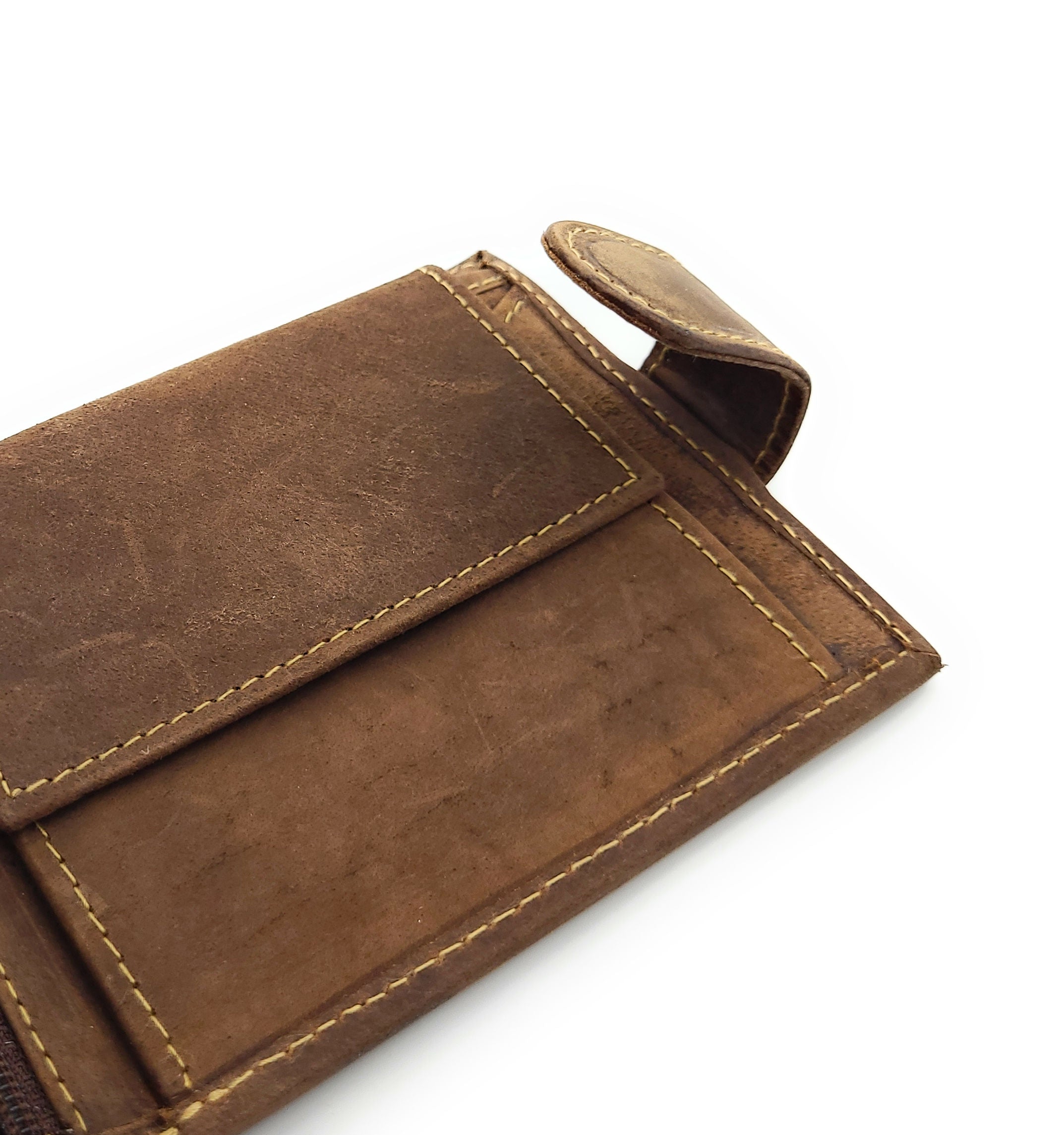 Green Deed Geldbörse aus Hunterleder – Dunkelbraun mit geprägtem Hecht-Motiv, RFID-Schutz & Geschenkbox