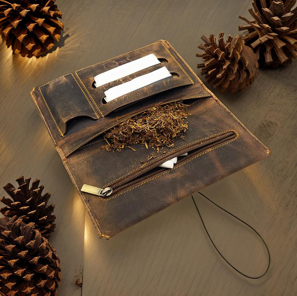 Tabakbeutel aus Büffelleder – mit Fächern für Blättchen, Filter & Feuerzeug braun