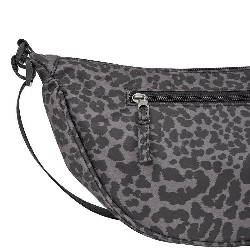 New Rebels Moonbag „Stay Wild" – Crossbody-Tasche mit Leopard-Print black, Nylon, 32 × 16 cm