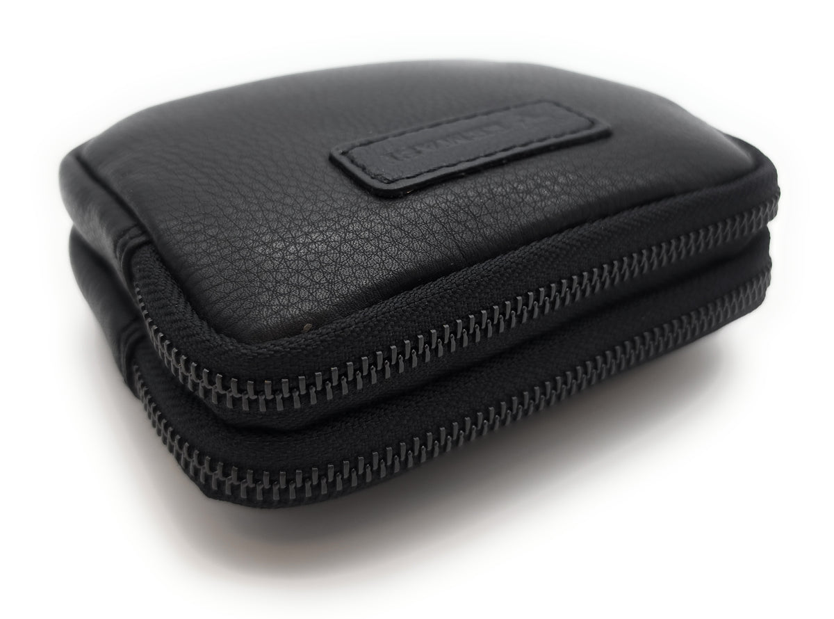 Lemasi Mini Gürteltasche aus Nappaleder – Schwarz, 2 Reißverschlussfächer