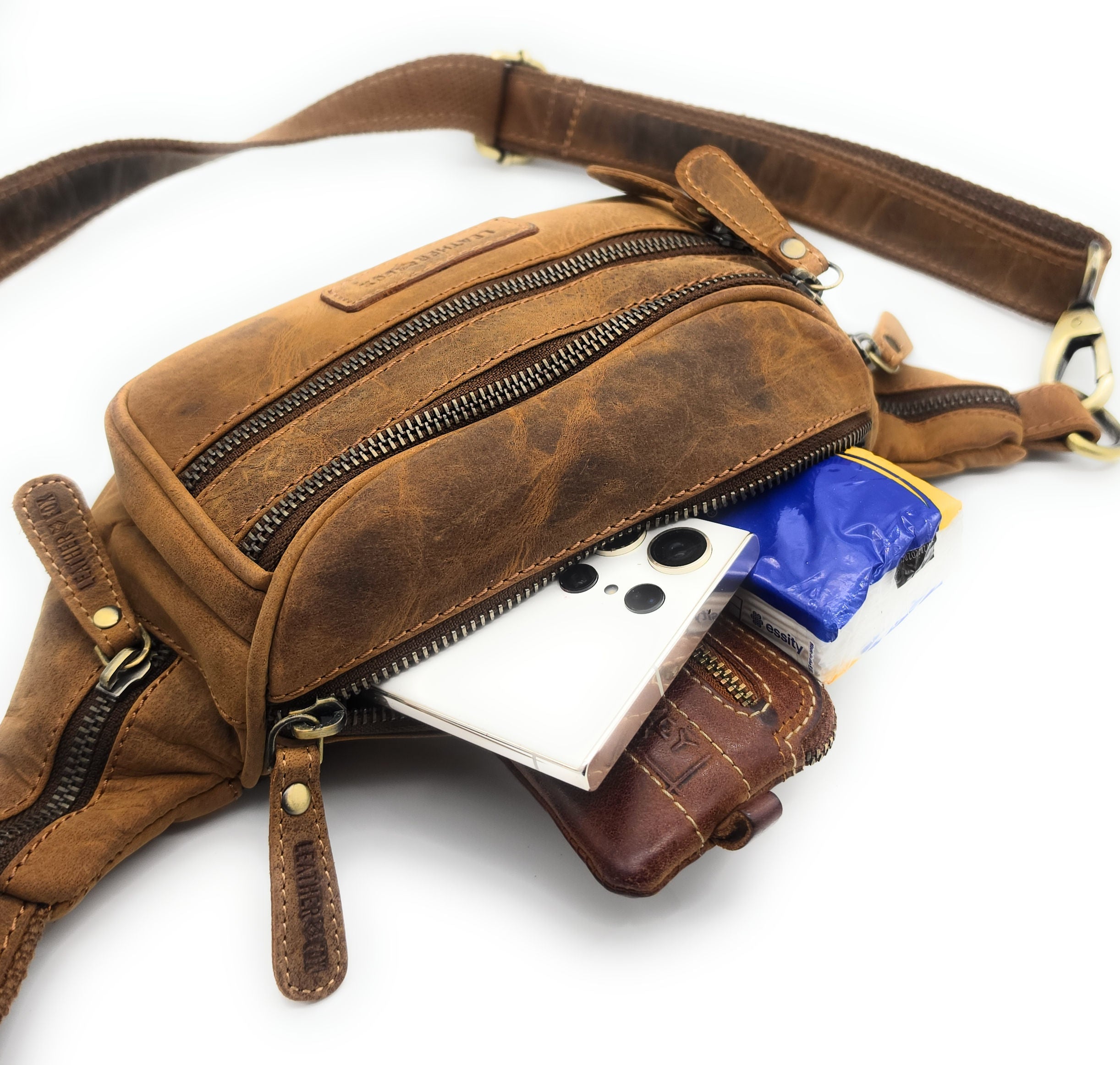 Leatherfox Bauchtasche aus Hunterleder – robuste Leder-Gürteltasche mit 6 Fächern & verstellbarem Hüftgurt, Metallreißverschlüsse