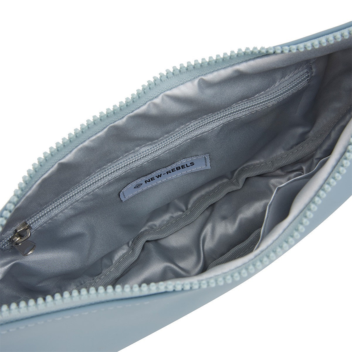 New Rebels Half Moon Bag Branson – leichte wasserabweisende Umhängetasche, Crossbody Tasche mit Reißverschlussfächern soft blue