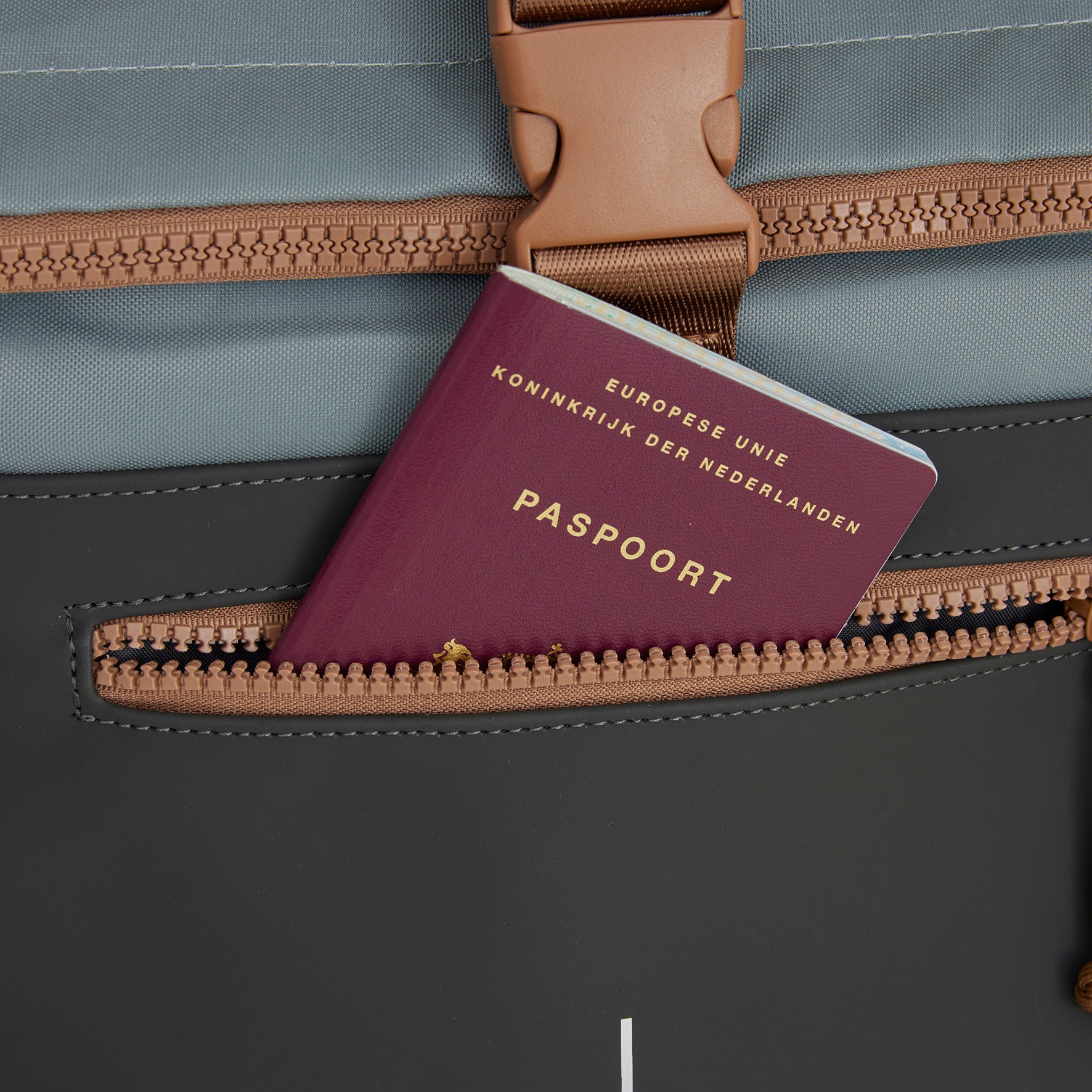 New Rebels New York Ferron Rucksack Anthrazit Kupfer – Rolltop, wasserabweisend, 15" Laptopfach