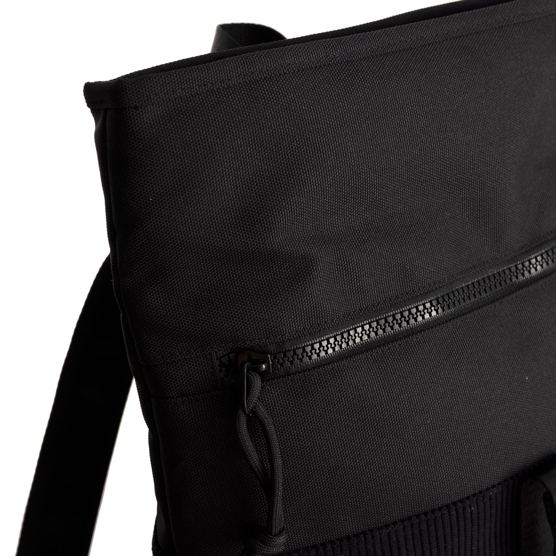 New Rebels Ribbi Roll Up Rolltop City Rucksack Los Angeles Kordoptik schwarz