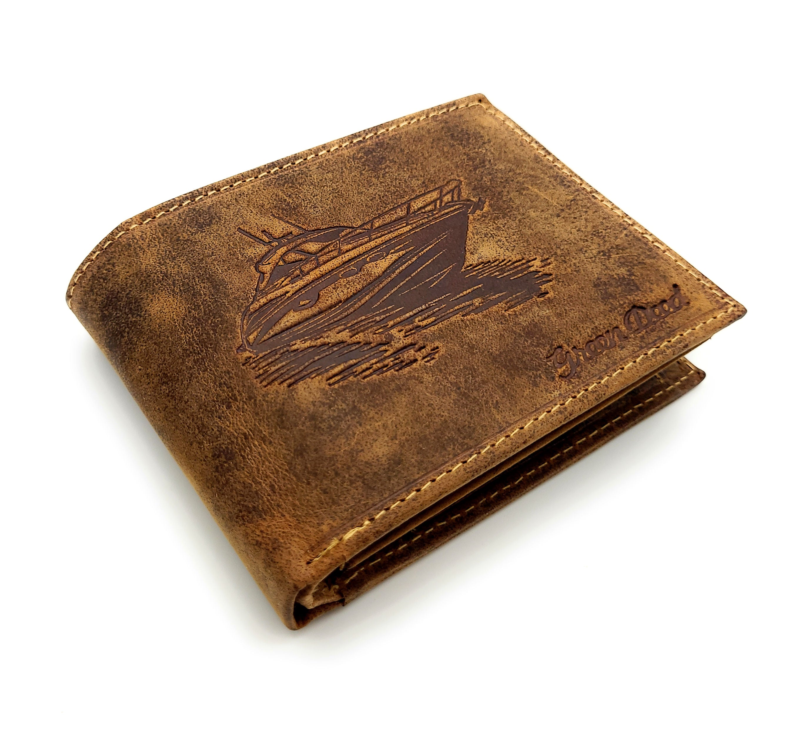 Green Deed Geldbörse aus Hunterleder – Dunkelbraun mit geprägtem Bootsmotiv & RFID-Schutz