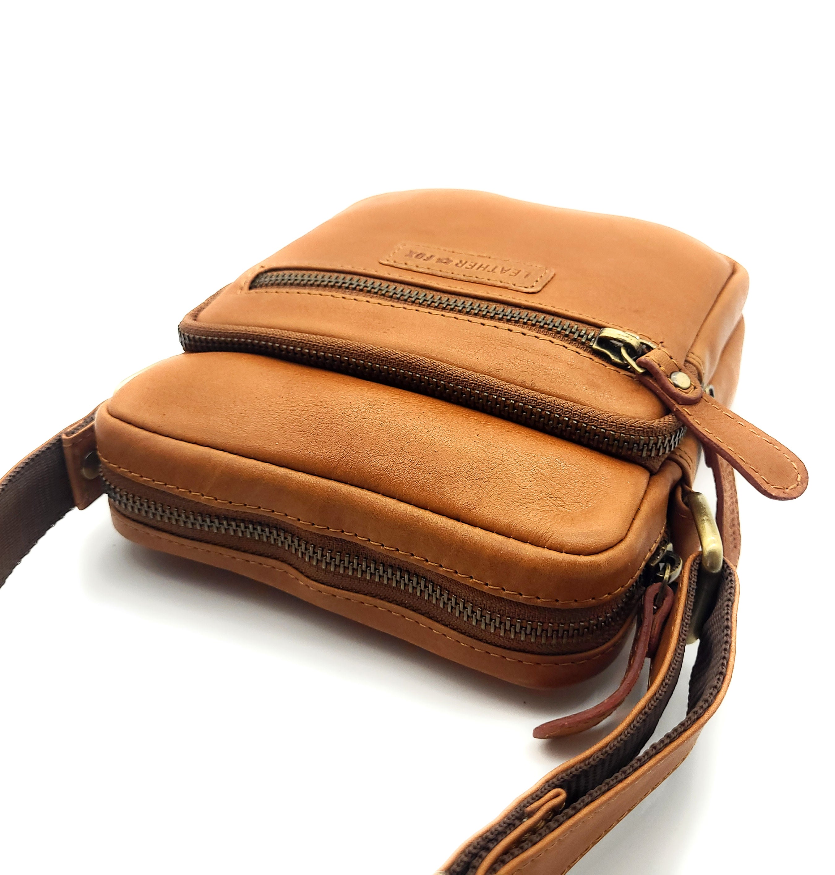 Leatherfox Echtleder Umhängetasche Hochformat – Kompakt & Stilvoll