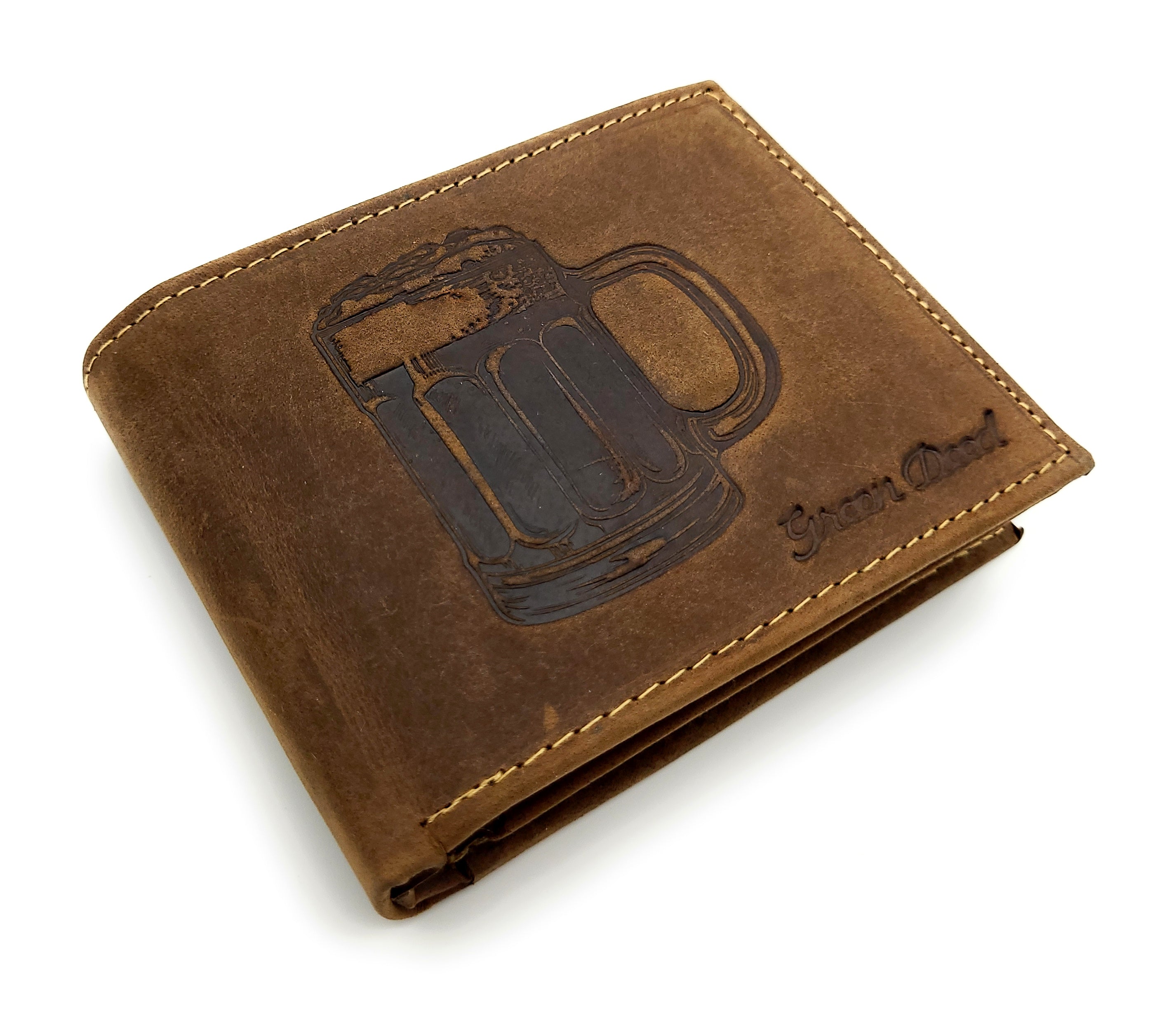 Green Deed Geldbörse aus Hunterleder – Dunkelbraun mit geprägtem Bierkrug-Motiv, RFID-Schutz & Geschenkbox