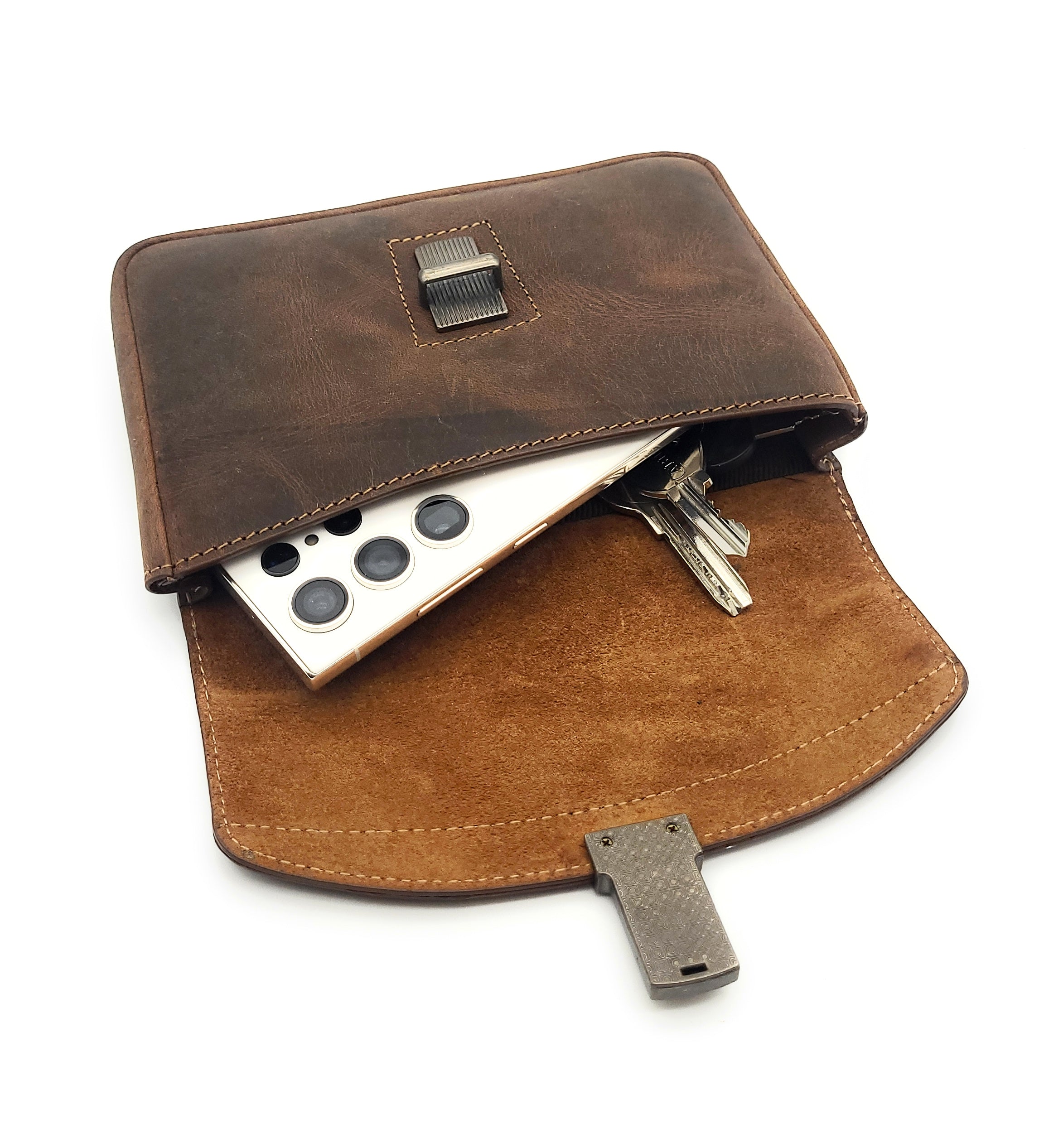 Leder Gürteltasche Detailansicht - Reißverschlussfach und Verarbeitung