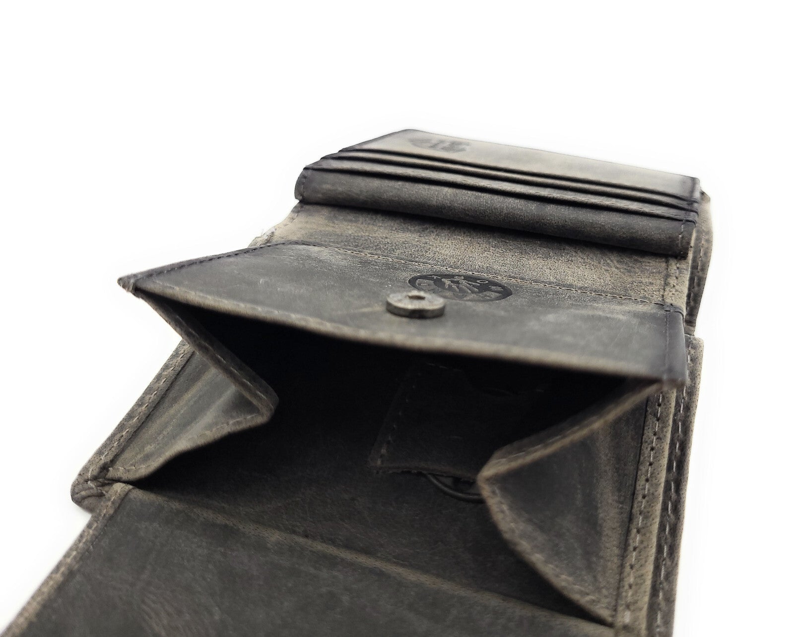 Jockey Club Mini-Geldbörse aus Büffelleder mit LKW-Prägung, RFID-Schutz & Öse für Kette – kompakt & robust grau