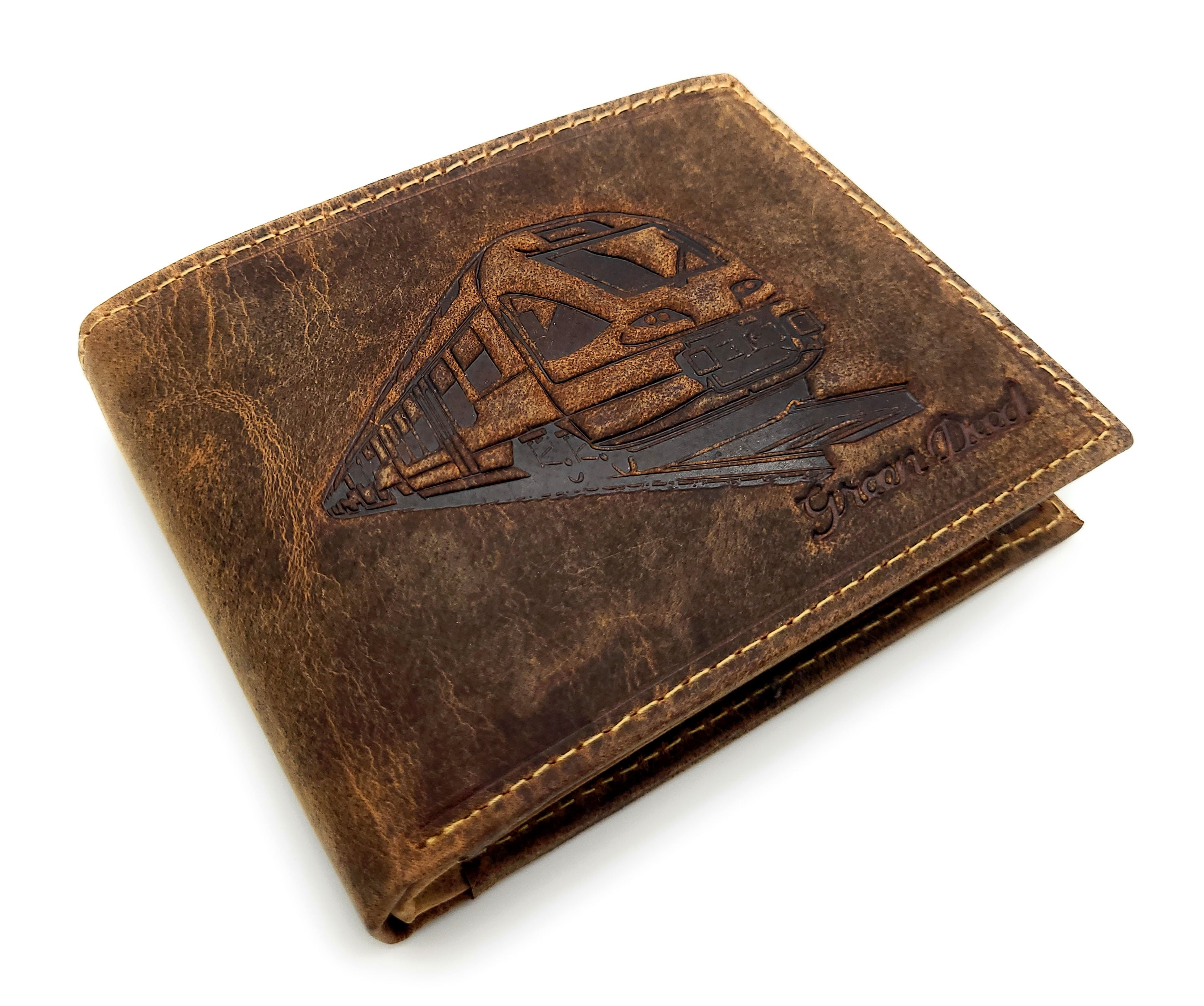 Green Deed Geldbörse aus Hunterleder – Dunkelbraun mit geprägtem Zug-Motiv, RFID-Schutz & Geschenkbox