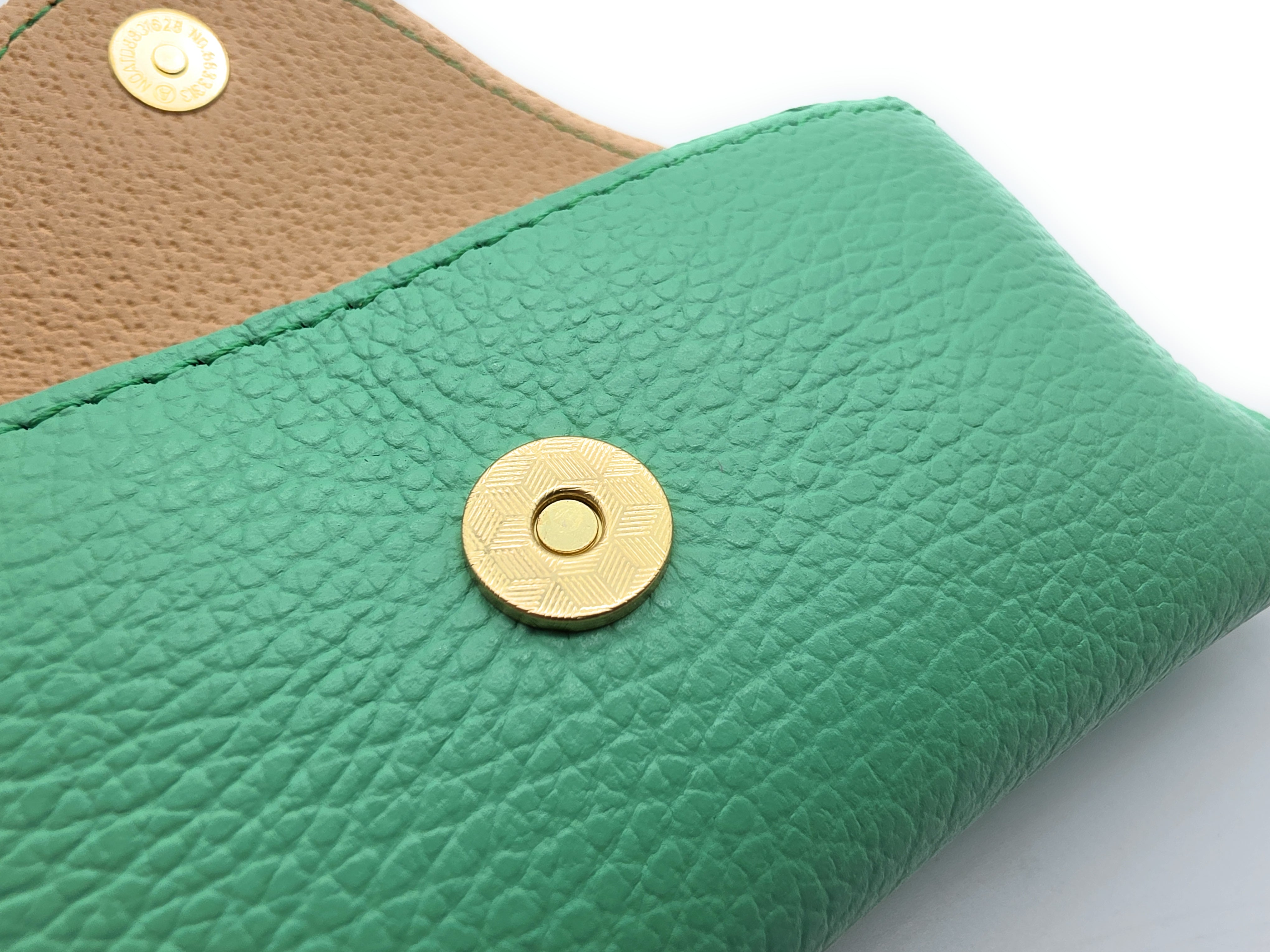 Brillenetui aus echtem Leder mit Magnetverschluss und Karabinerkette – Made in Italy mint